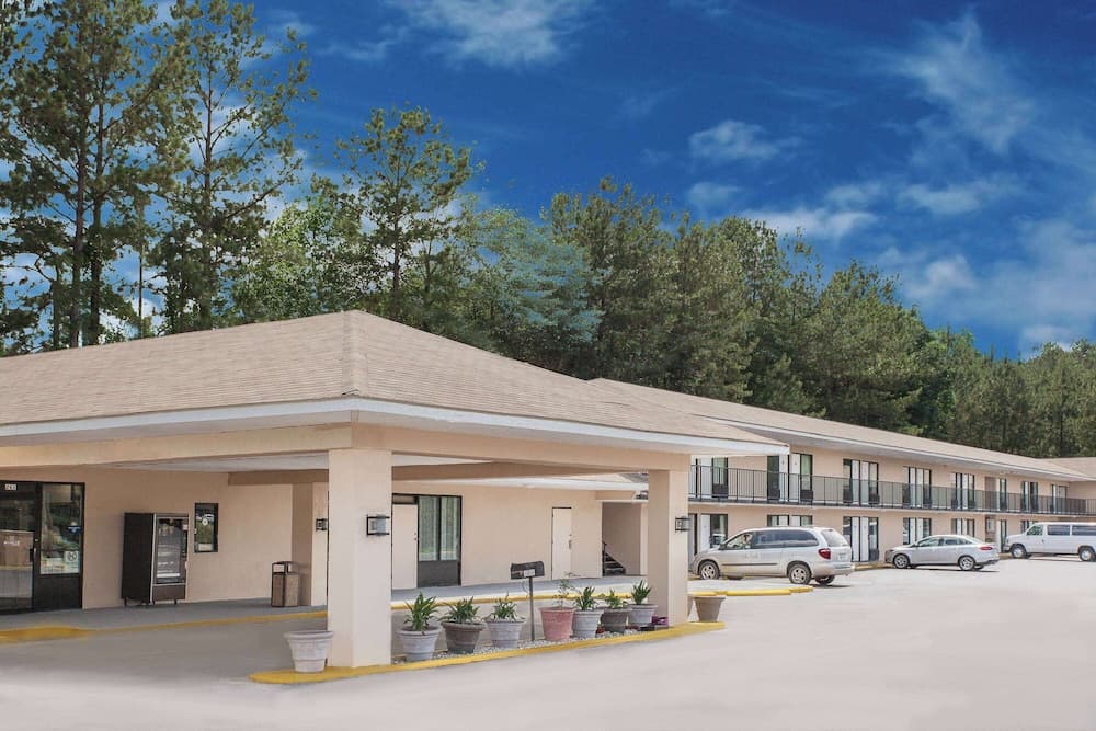 Days Inn by Wyndham Newton main