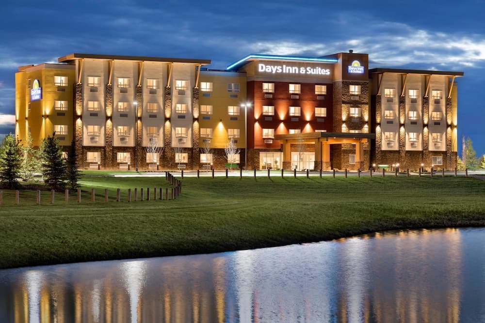 Fairfield Inn & Suites Airdrie main