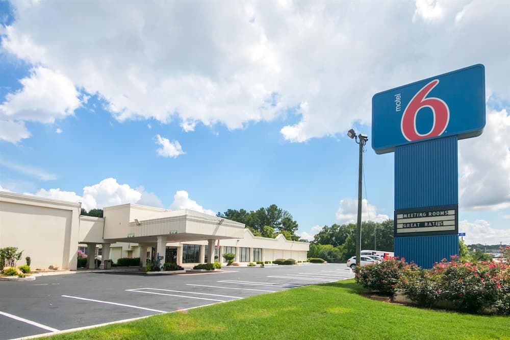 Motel 6 Conyers