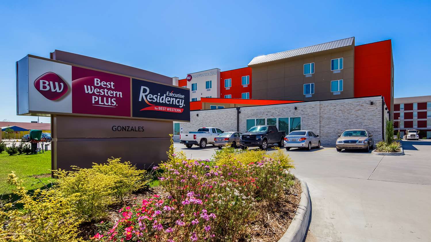 Holiday Inn Gonzales main