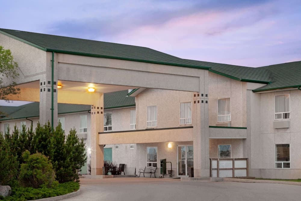 Super 8 By Wyndham Morden main