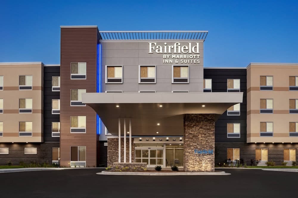 Fairfield Inn & Suites By Marriott Milwaukee West