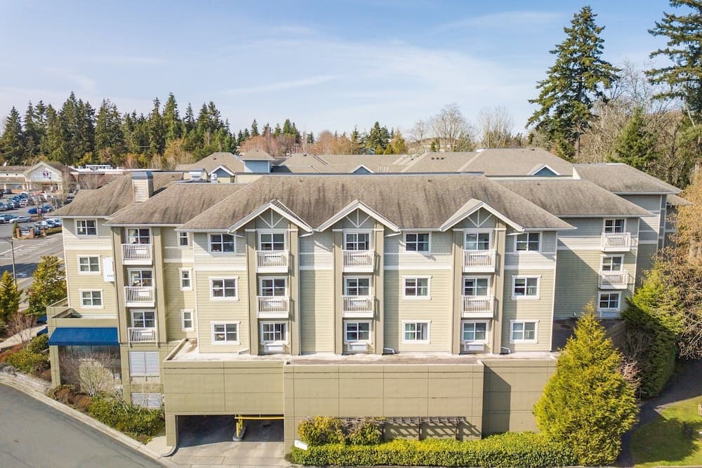 The Marshall Suites main