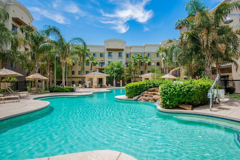 Holiday Inn Express & Suites Phoenix - Glendale Sports Dist main