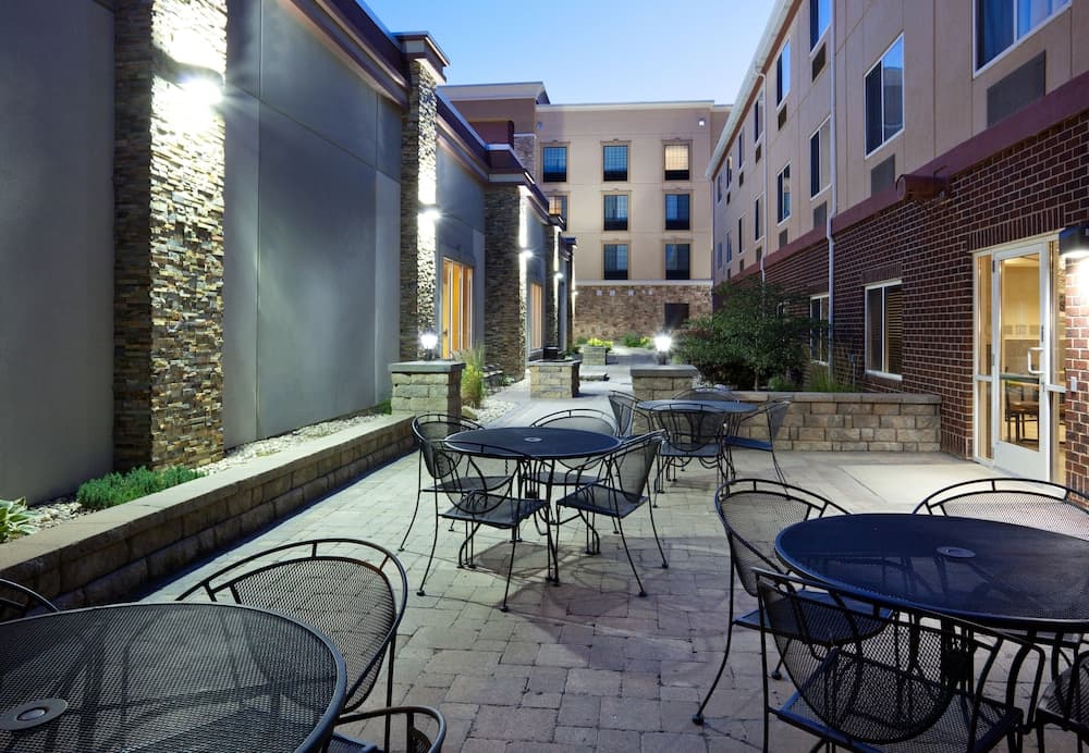 Holiday Inn Express And Suites Aberdeen main