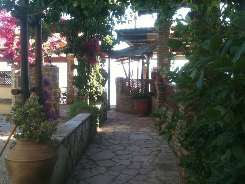 Hotel Castella Beach main