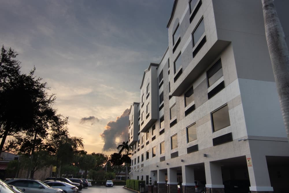 Holiday Inn Express & Suites Fort Lauderdale Airport West main