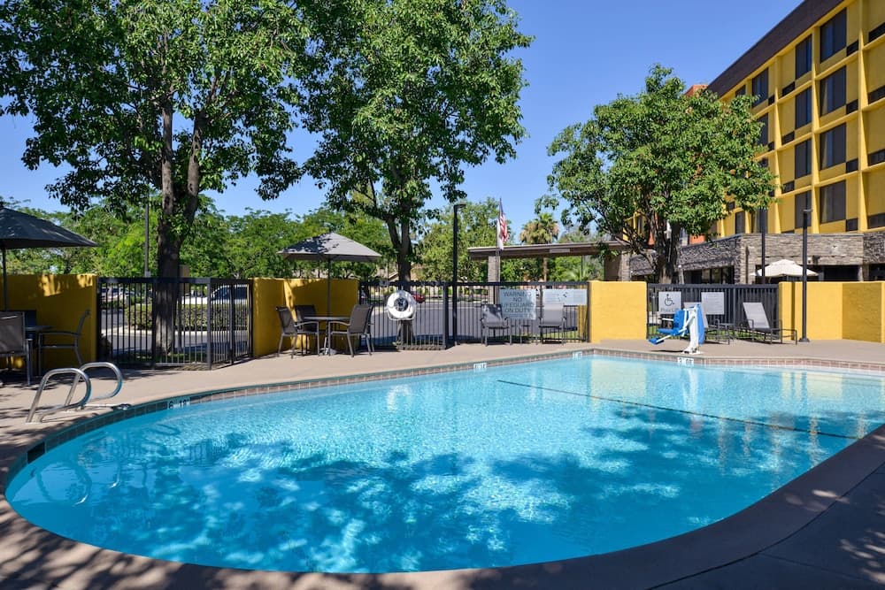 Fairfield Inn And Suites By Marriott Bakersfield Central main