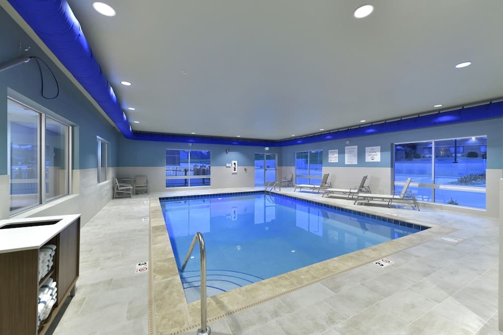Holiday Inn Express & Suites Millersburg main