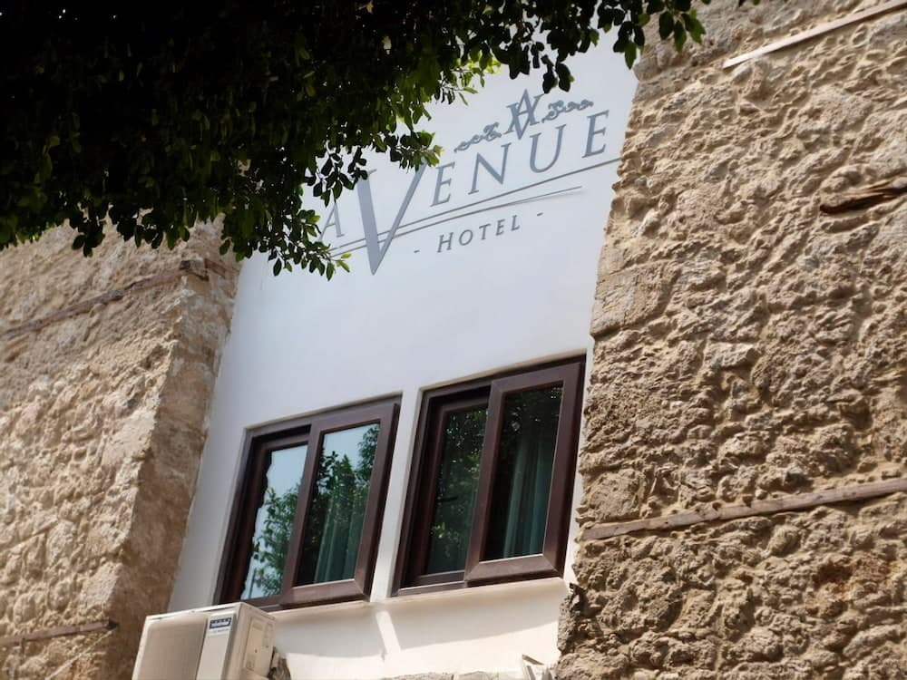 Avenue Hotel main