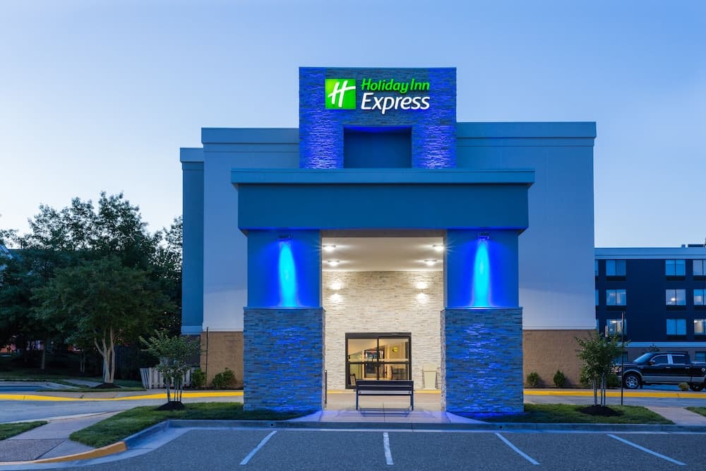 Holiday Inn Express Lorton main