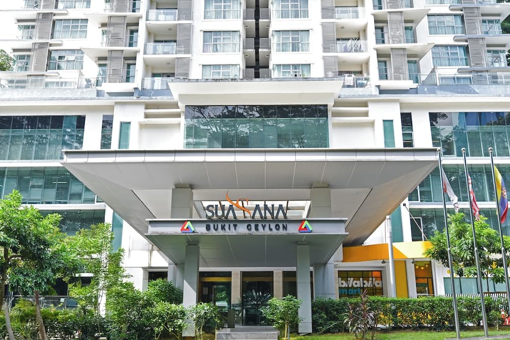 Suasana Bukit Ceylon main