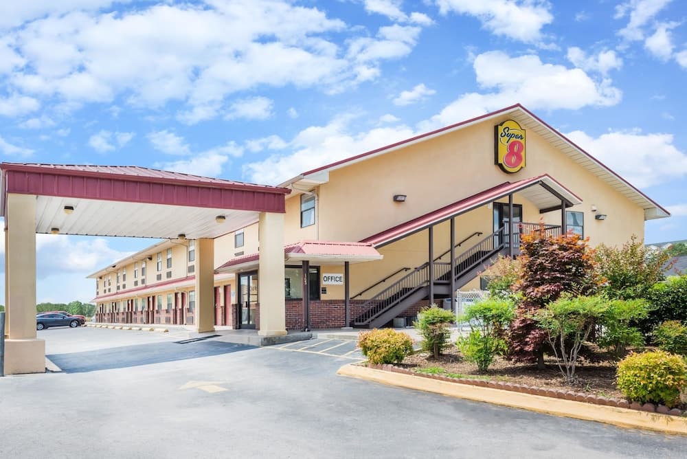 Super 8 By Wyndham Cleveland main