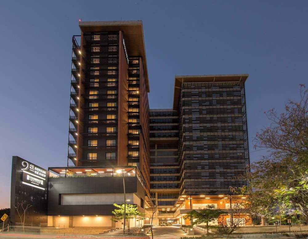 Staybridge Suites Guadalajara Novena main