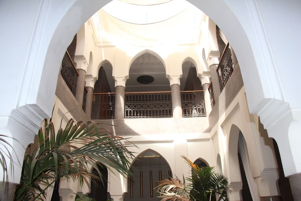 Riad Houma main