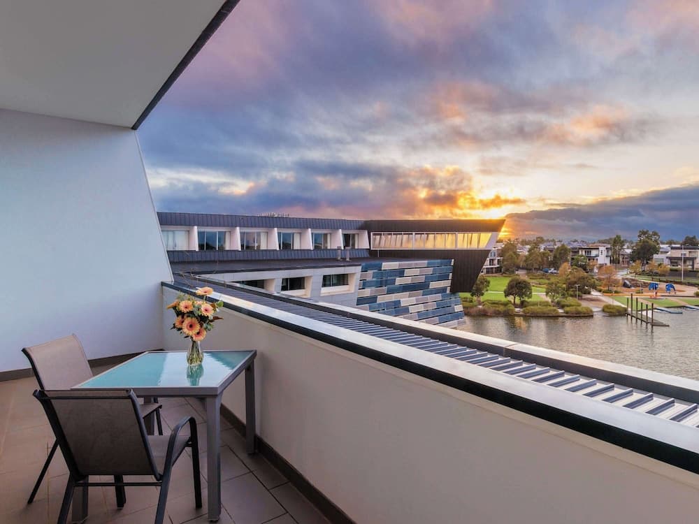 Mercure Melbourne Caroline Springs main