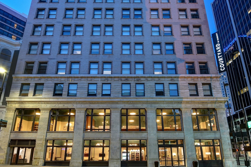 Courtyard Cincinnati Downtown main