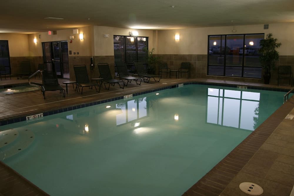 Hampton Inn & Suites New Castle main