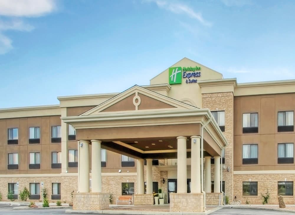 Holiday Inn Express And Suites Las Vegas main