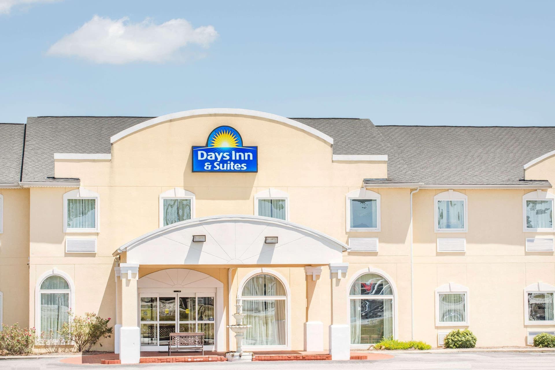Days Inn & Suites by Wyndham Swainsboro main