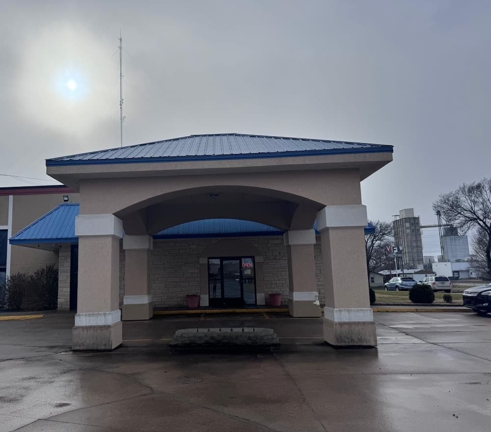 Knights Inn & Suites Emporia main