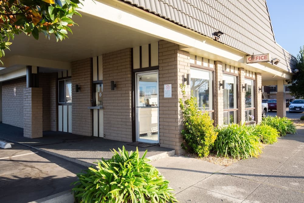 Super 8 by Wyndham Eureka main