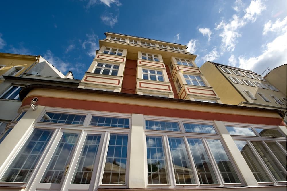 EA Hotel Juliš main