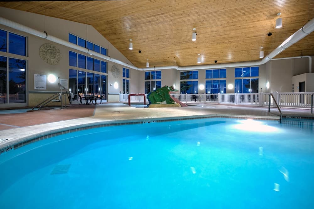 Holiday Inn Express Hotel & Suites Green Bay East main