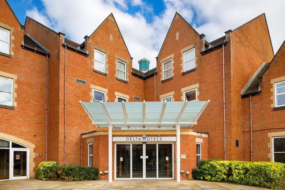Cheltenham Chase Hotel main