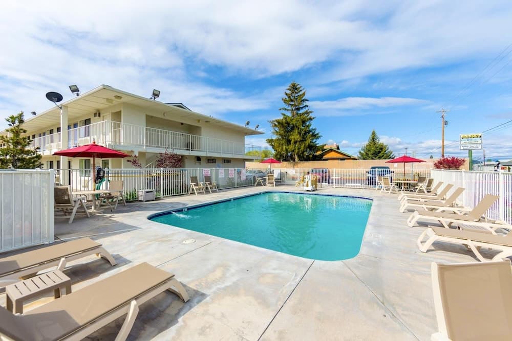 Motel 6 Klamath Falls main