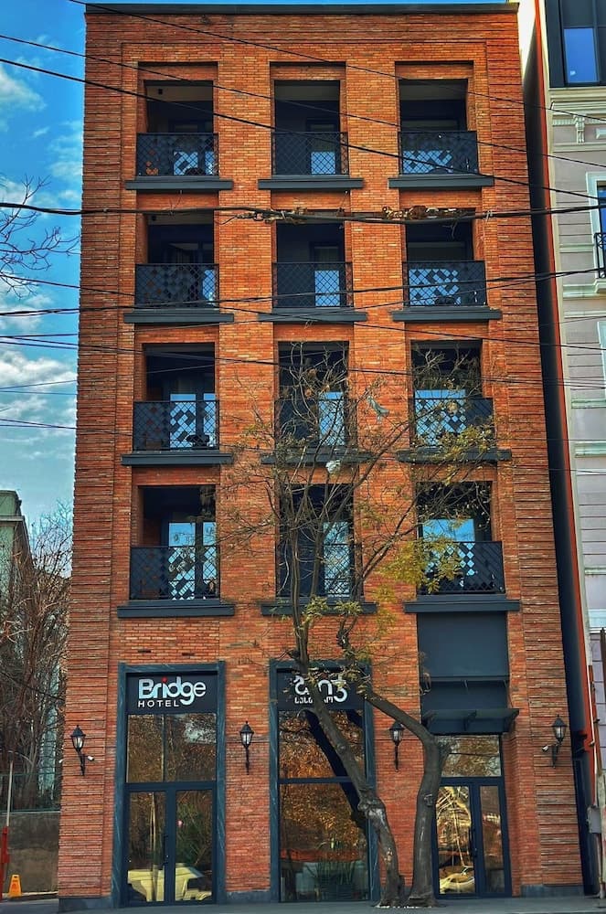 Bridge Hotel main