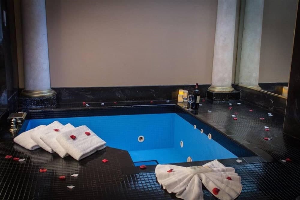 Postmarc Hotel & Spa Suites main