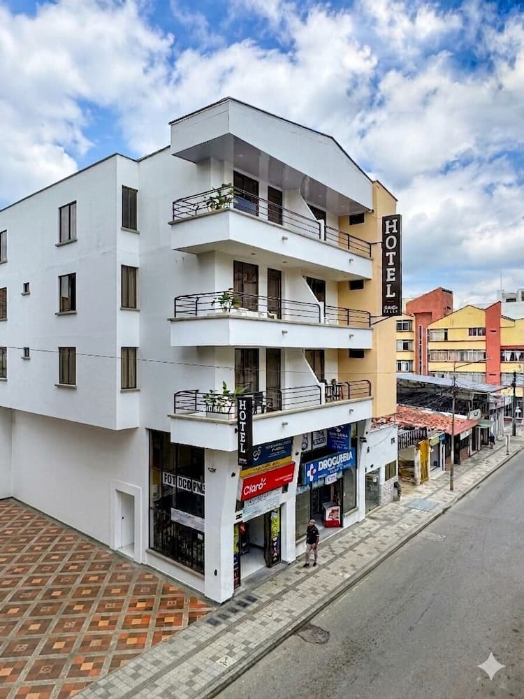 Hotel Toledo Plaza main