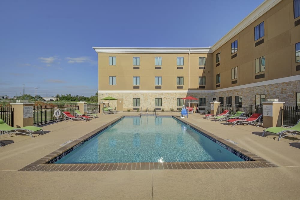 Holiday Inn Express And Suites Carrizo Springs main