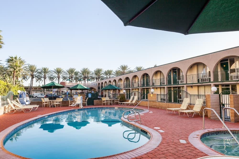 Kings Inn Anaheim main