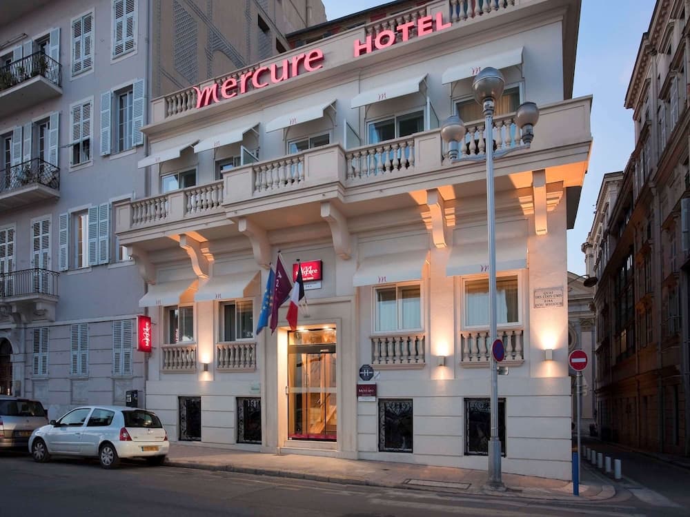 Mercure Nice Marche aux Fleurs main
