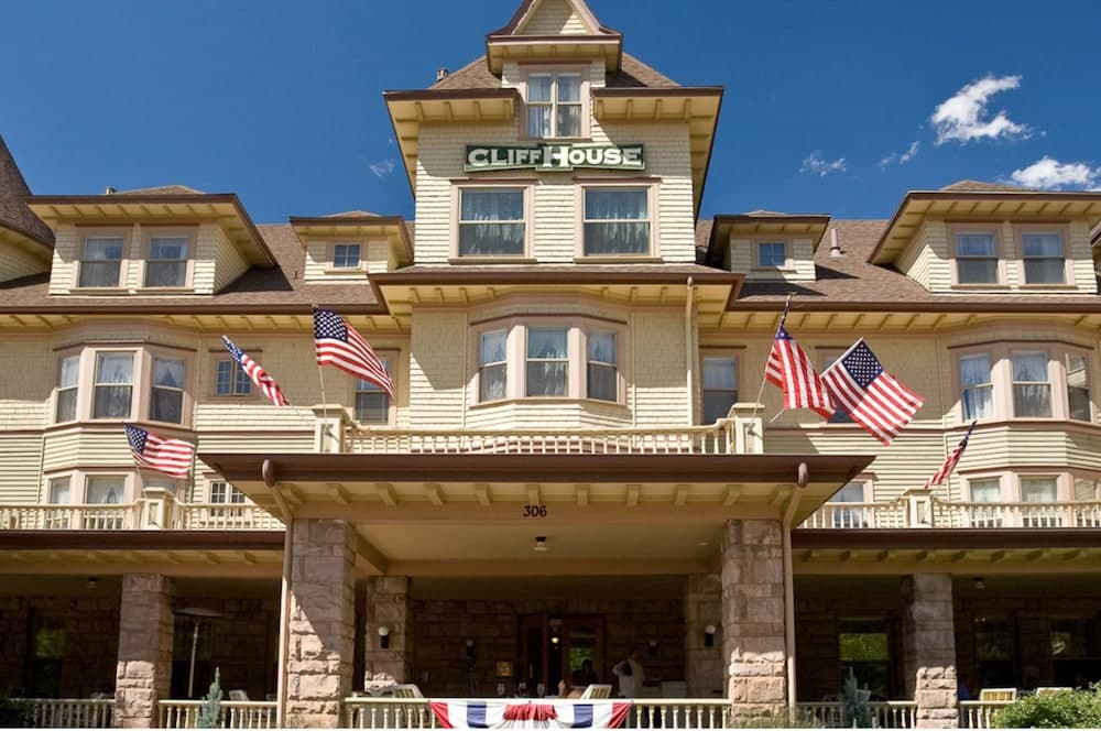 The Cliff House At Pikes Peak main