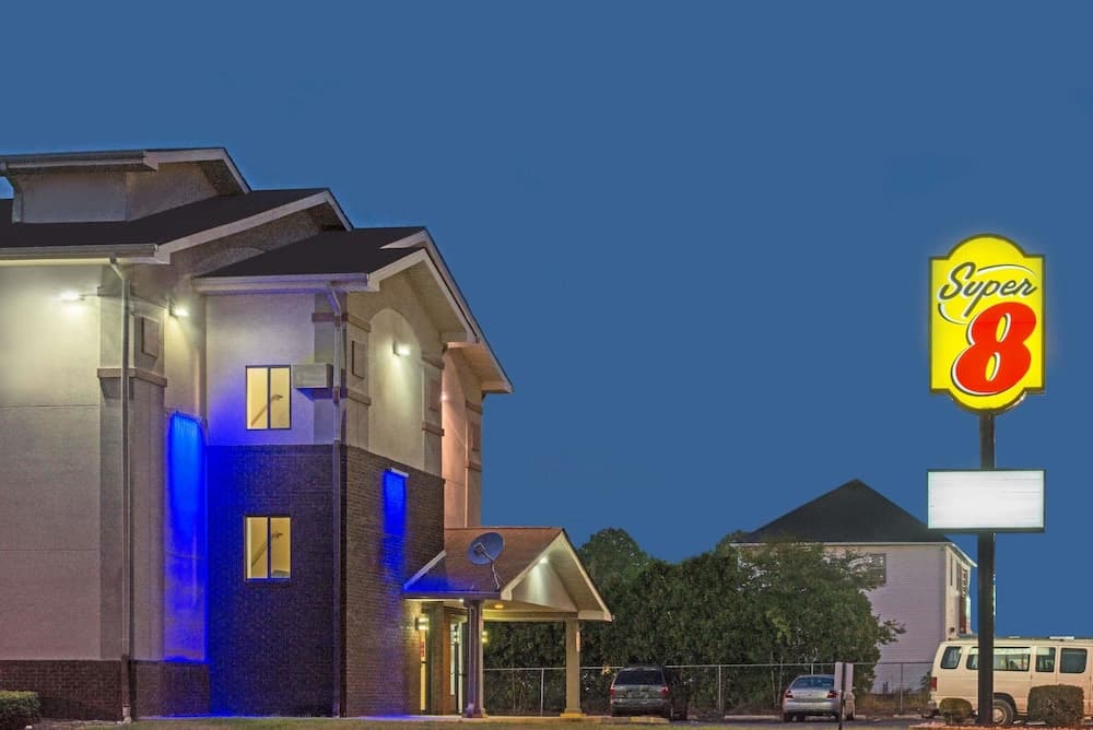 Super 8 By Wyndham New Castle main