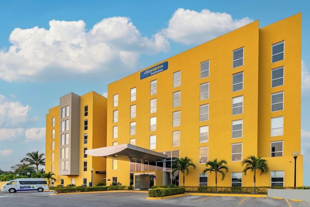 City Express Tuxpan main
