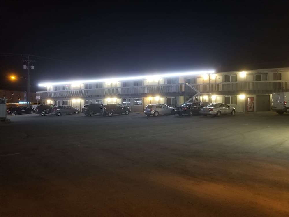 Canadas Best Value Desert Inn & Suites Cache Creek main