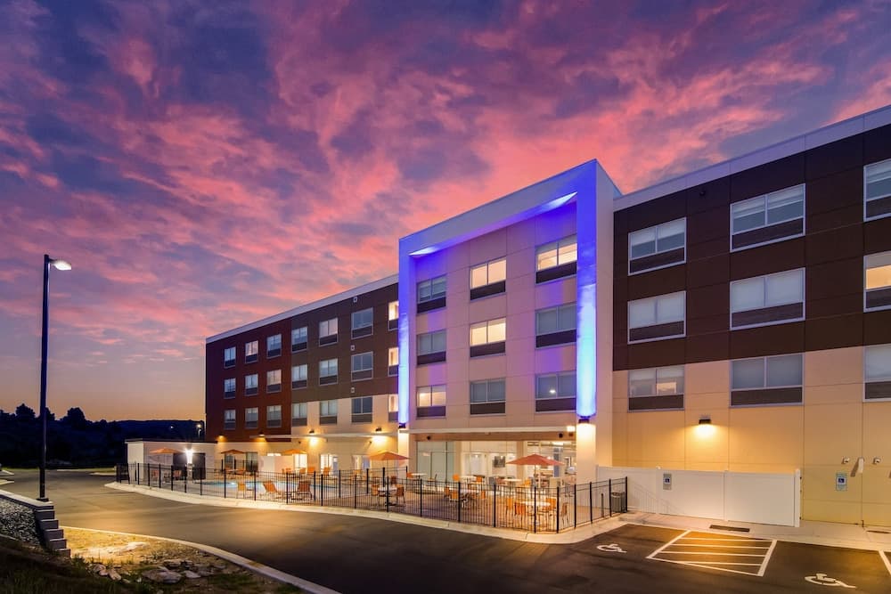 Holiday Inn Express & Suites Asheboro main