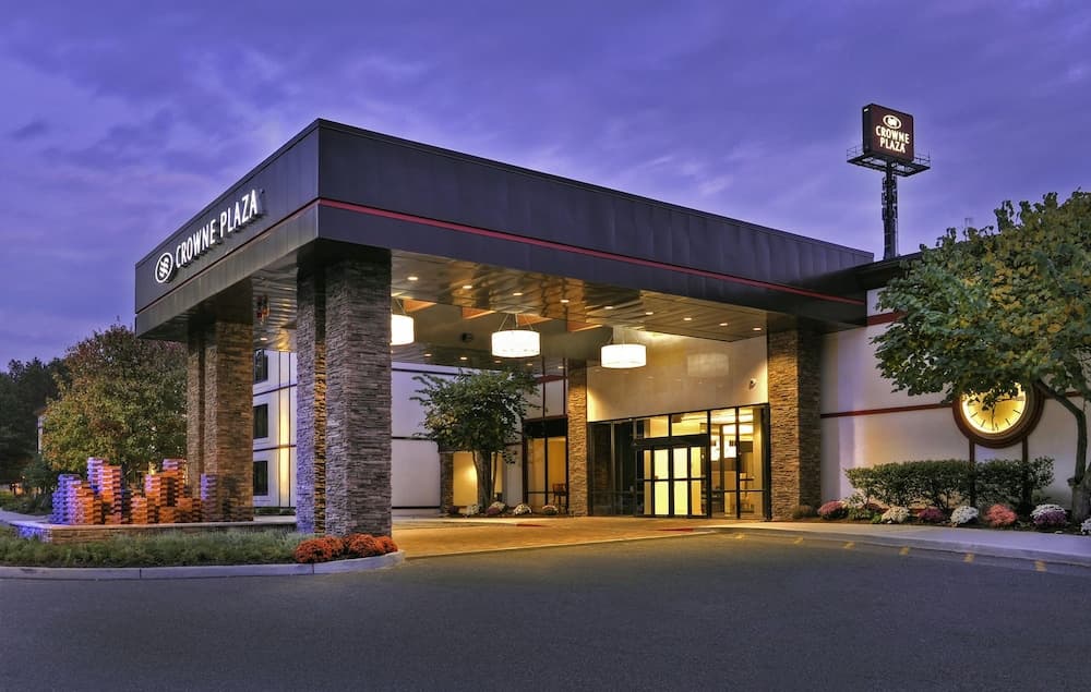 Crowne Plaza Suffern-Mahwah main