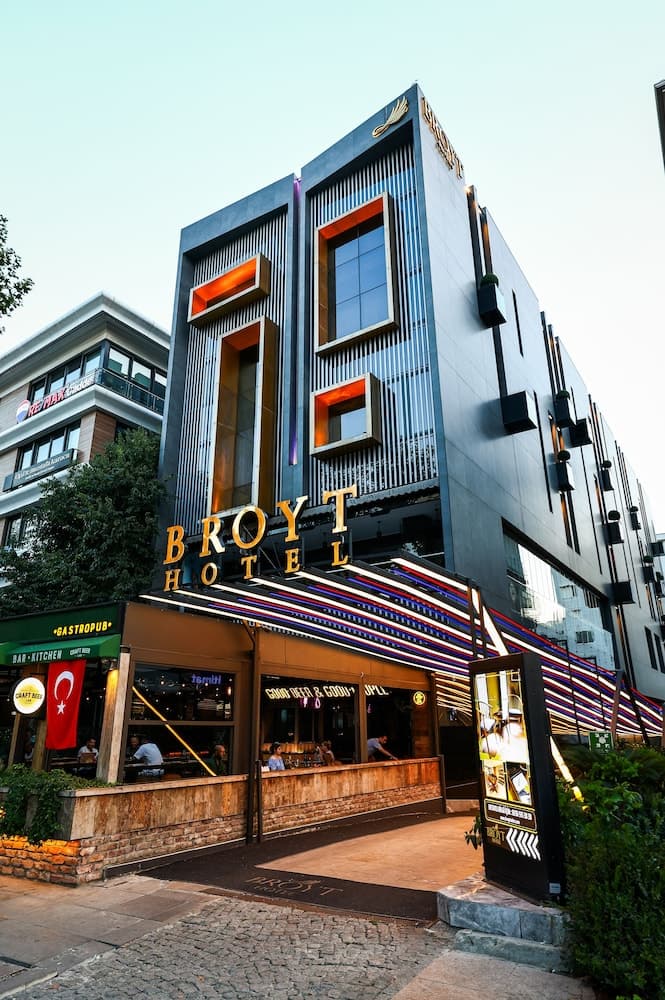 Broyt Suites main