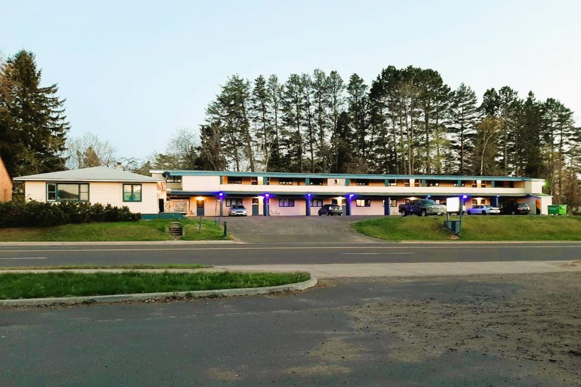 Love Hotels Timberline By Oyo Lake Superior main