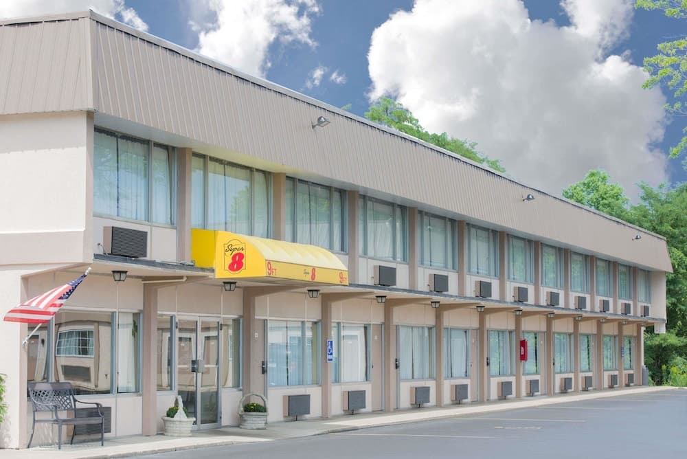 Super 8 by Wyndham Ashland main