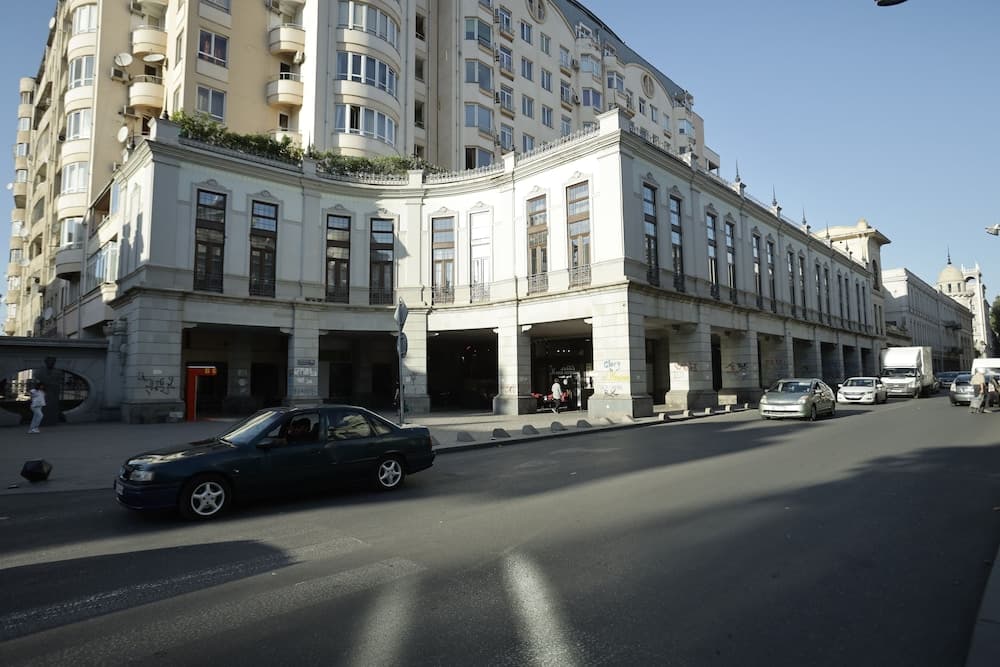 Redline Hotel main