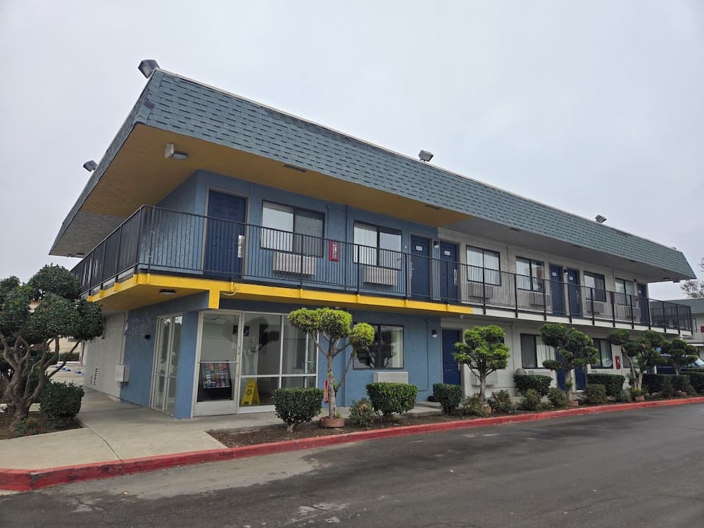 Motel 6 Tracy main