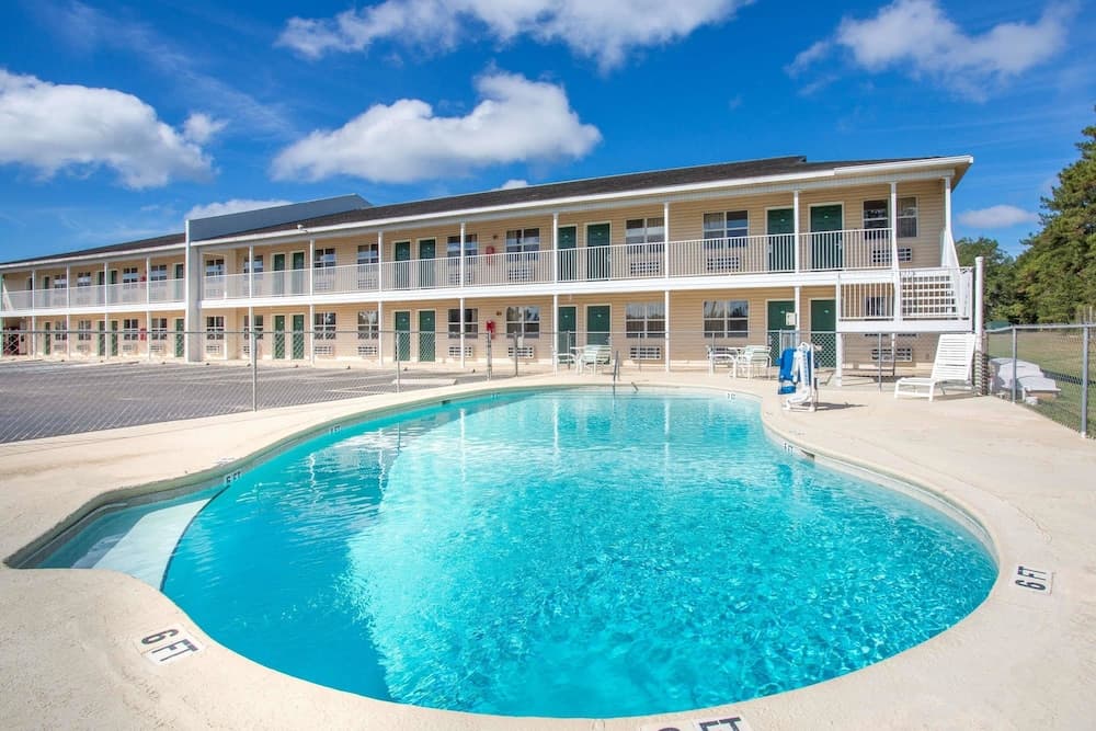 Super 8 By Wyndham Monticello main