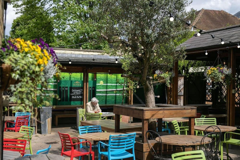 The Rose & Crown Wimbledon main