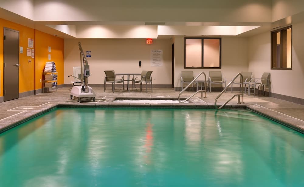 Holiday Inn Express And Suites Overland Park main